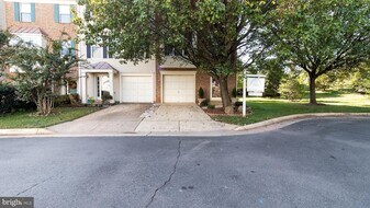 45416 Baggett Terrace in Sterling, VA - Building Photo