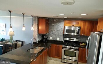 2451 Midtown Ave, Unit 1103 in Alexandria, VA - Building Photo - Building Photo