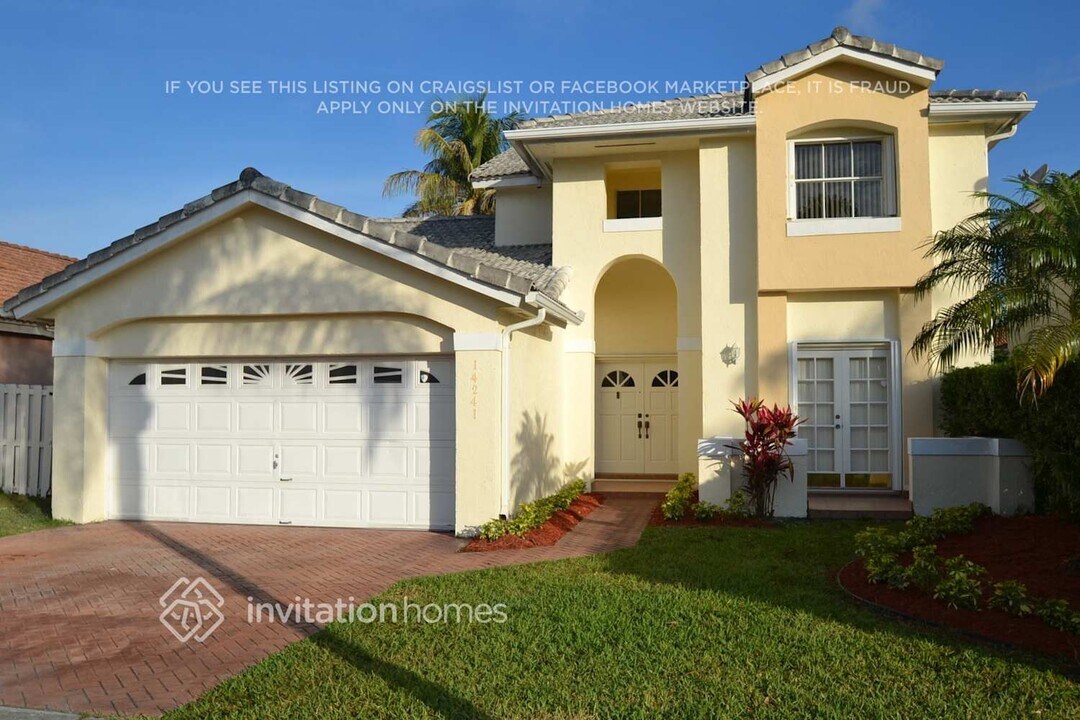 14241 SW 91st St in Miami, FL - Building Photo