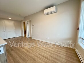 685-685 Boynton Pl in Kelowna, BC - Building Photo - Building Photo