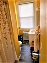 426 N Essex Ave, Unit 2nd Floor L in Narberth, PA - Building Photo - Building Photo