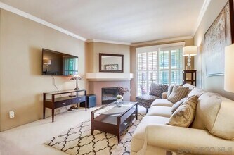 2020 Camino de la Reina, Unit 206 in San Diego, CA - Building Photo - Building Photo