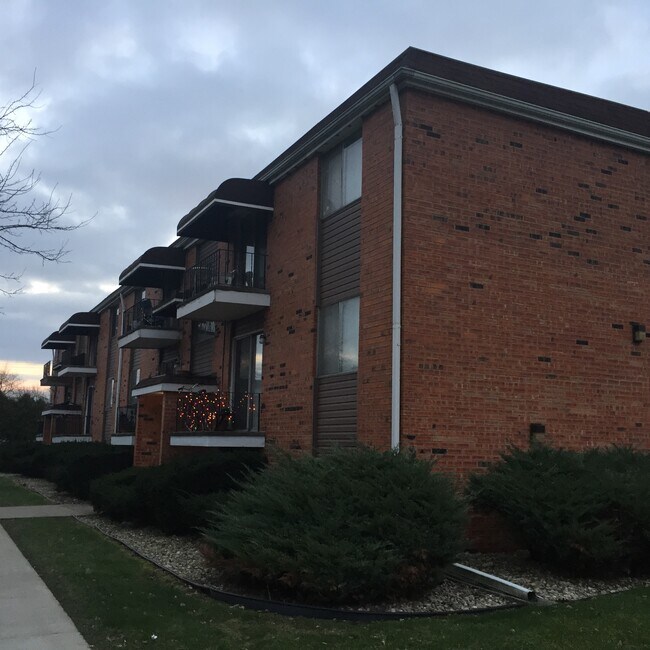 2100 N Main St Apartments and Nearby Crown Point Apartments For Rent