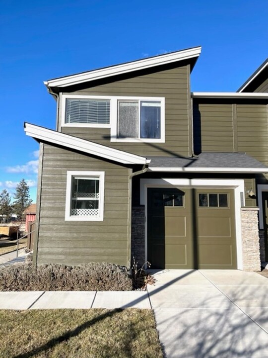 704 NE Vail Ln in Bend, OR - Building Photo