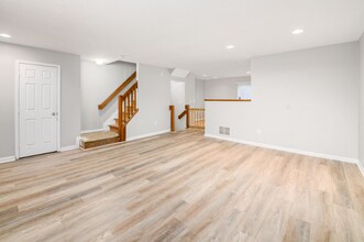 6409 Nottinghill Trail Dr in Canal Winchester, OH - Foto de edificio - Building Photo