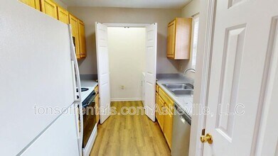 604 Carlyle Way in Asheville, NC - Building Photo - Building Photo