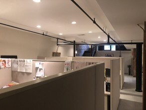 410 W Grand Ave in Chicago, IL - Building Photo - Interior Photo