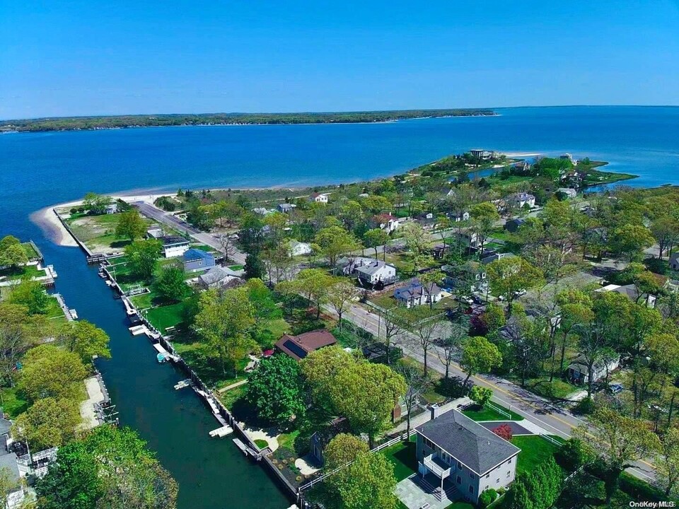 244 Longneck Blvd in Riverhead, NY - Foto de edificio