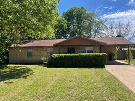 413 Magnolia St in Bastrop, TX - Building Photo