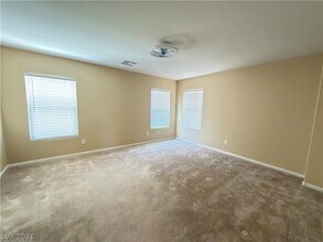 583 Lacabana Beach Dr in Las Vegas, NV - Building Photo - Building Photo