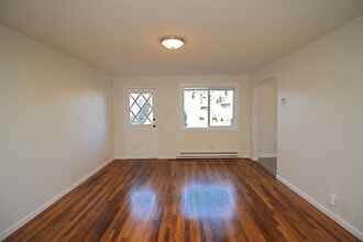 4756-4760 N Vanderbilt St in Portland, OR - Foto de edificio - Building Photo