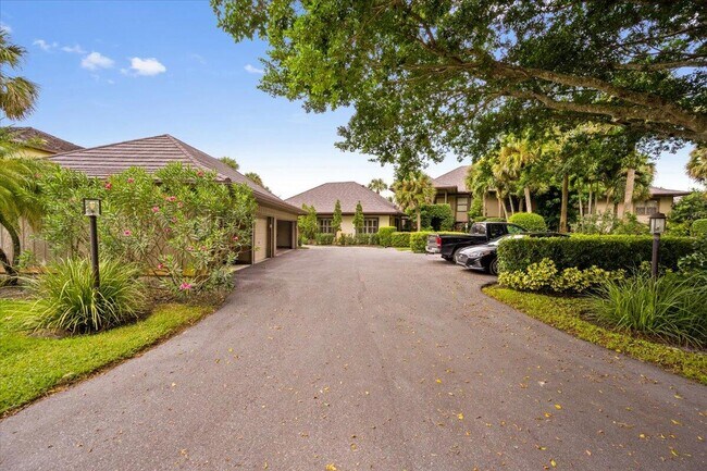 property at 2835 Polo Island Dr
