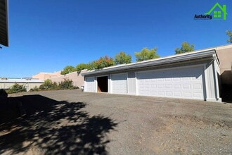 900 Jamieson Ct in Redding, CA - Building Photo - Building Photo