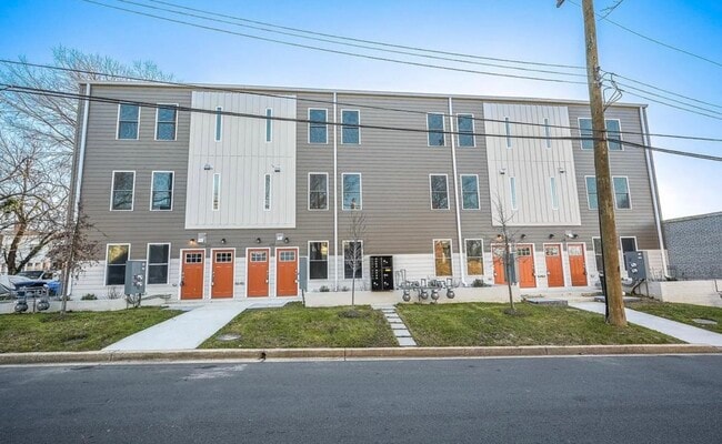 2505 Burns St SE in Washington, DC - Building Photo - Building Photo