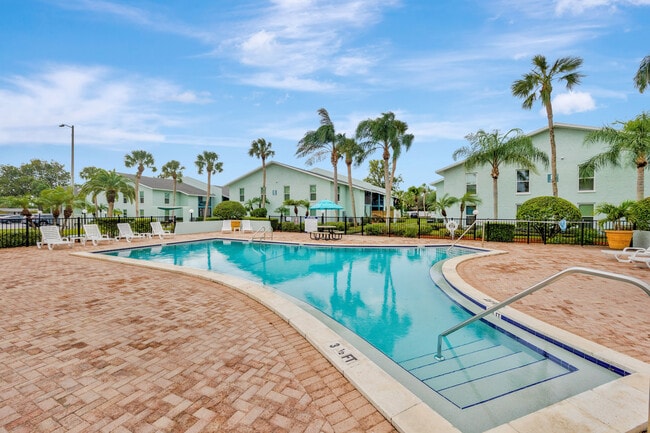 Costa del Sol Apartments, LLC in Seminole, FL - Foto de edificio - Building Photo