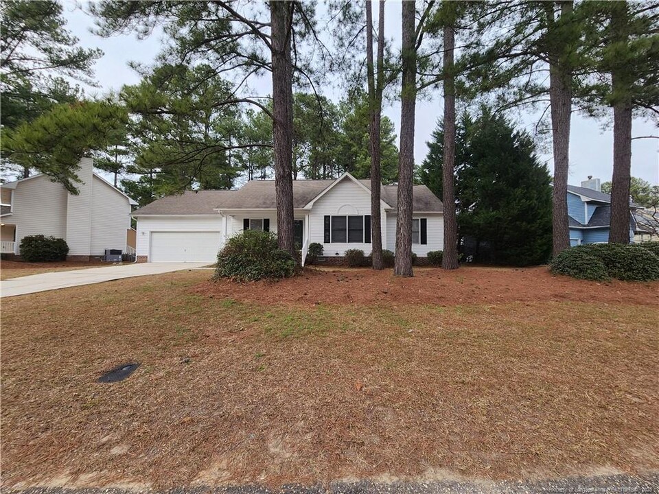 7118 Rockridge Ln in Fayetteville, NC - Building Photo