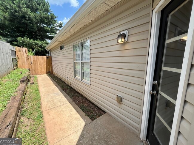 3694 Sapphire Ct in Decatur, GA - Building Photo - Building Photo