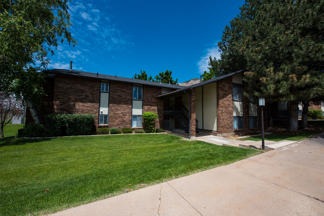 Mountain Ridge Manor in Ogden, UT - Foto de edificio