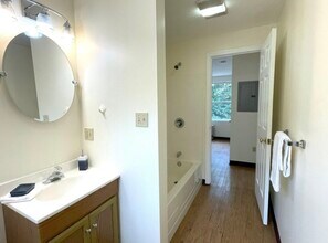 143 Turkey Ln, Unit B in Buxton, ME - Foto de edificio - Building Photo
