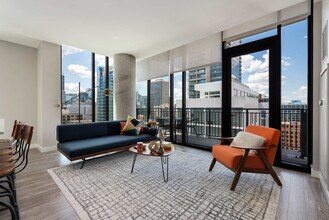 833 N Clark St in Chicago, IL - Building Photo - Building Photo