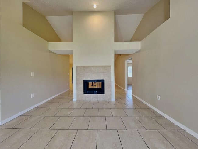 430 Vineyard Dr in Lakeland, FL - Foto de edificio - Building Photo