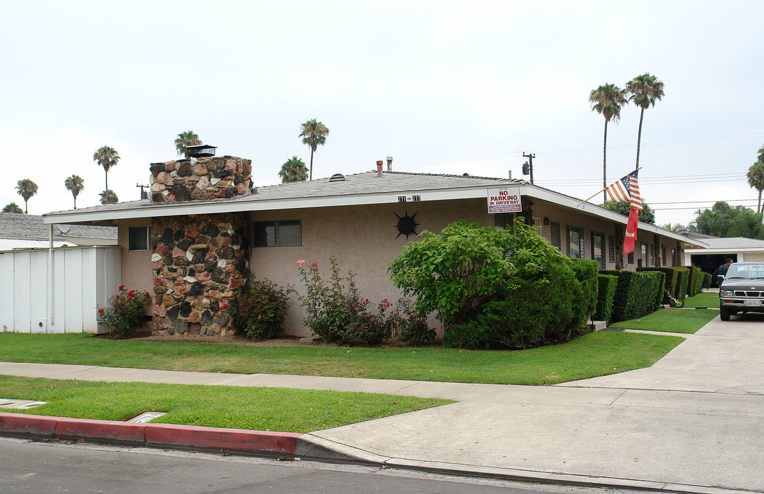 271-281 Oak St in Orange, CA - Building Photo