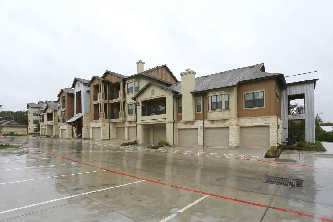 Estates at Bee Cave in Austin, TX - Building Photo