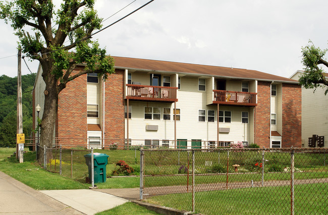 Maplewood Apartments in Poca, WV - Building Photo - Building Photo