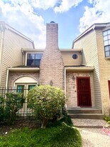 7350 Kirby Dr in Houston, TX - Building Photo
