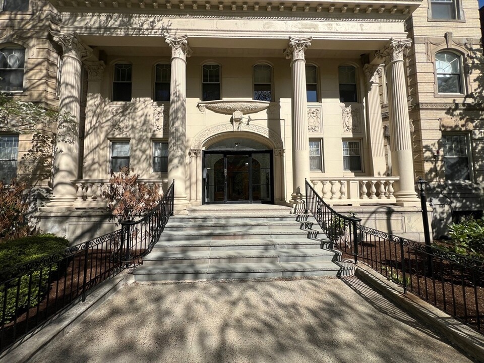74 Fenway in Boston, MA - Building Photo