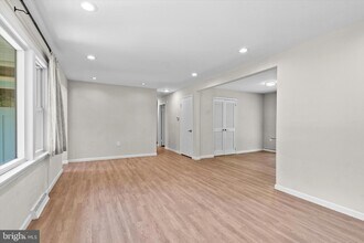 906 Monroe St in Herndon, VA - Building Photo - Building Photo