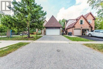 52 Moffatt Ave in Brampton, ON - Building Photo - Building Photo