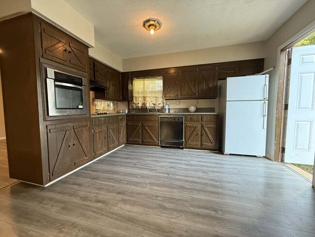 246 Bowling Green Dr