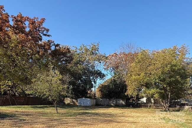 6126 Cherrycrest Ln in Charlotte, NC - Building Photo - Building Photo