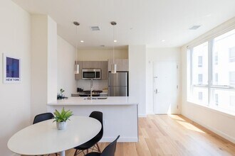 235 Pavonia Ave in Jersey City, NJ - Building Photo - Building Photo