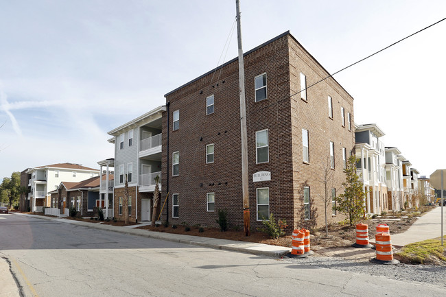 The View of Oglethorpe Apartments in Savannah, GA - Foto de edificio - Building Photo