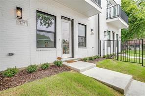 701 W Abram St in Arlington, TX - Building Photo