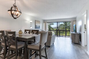 3050 Presidential Way in West Palm Beach, FL - Building Photo