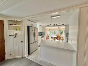 18 Bay St in Guilford, CT - Building Photo - Building Photo