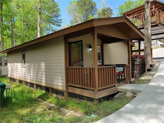 property at 728 Saybrook Cir NW