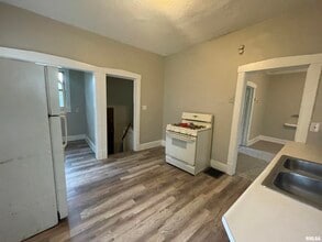 612 W Loucks Ave in Peoria, IL - Building Photo - Building Photo
