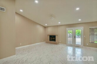 4947 E Greenway Cir in Mesa, AZ - Building Photo - Building Photo