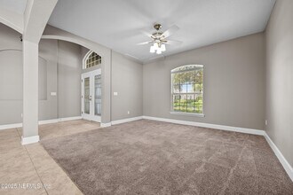 932 Gallier Pl in Jacksonville, FL - Foto de edificio - Building Photo