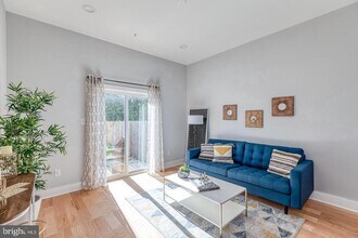 2636 Latona St in Philadelphia, PA - Building Photo - Building Photo