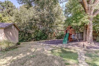 2472 Monte Carlo Dr in Germantown, TN - Building Photo - Building Photo