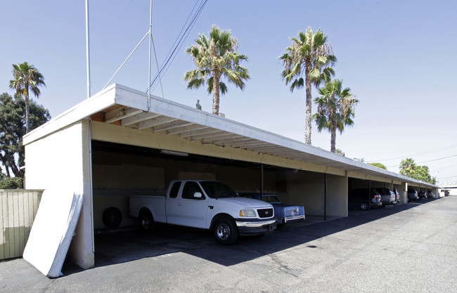 Clifton House Apartments in Anaheim, CA - Building Photo - Building Photo