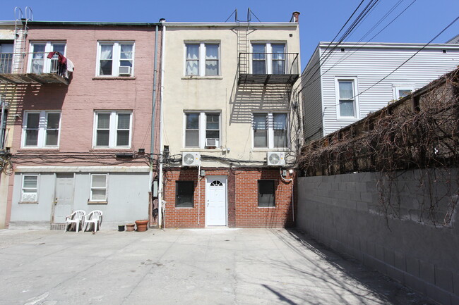 3936 Skillman Ave, Unit 1 in Sunnyside, NY - Building Photo - Building Photo