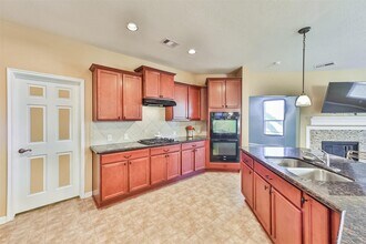 4814 Mint Trails in Houston, TX - Foto de edificio - Building Photo