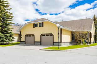 216 Three Sisters Dr in Canmore, AB - Building Photo