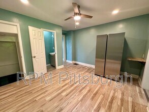 929 Clarissa St in Pittsburgh, PA - Building Photo - Building Photo